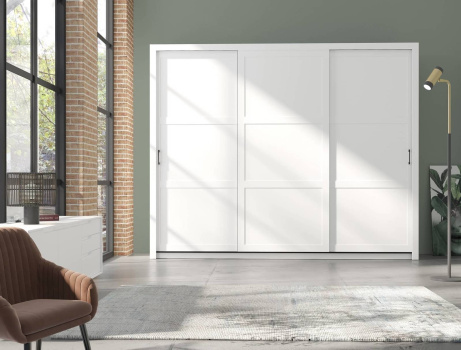 pol_pl_Szafa-przesuwna-Parma-255-cm-biala-nowoczesny-design-wykonczenie-ABS-oraz-aluminiowe-prowadnice-drzwi-6135_1